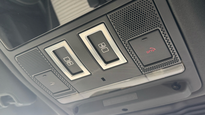 Land Rover Discovery 3.0 D300 R-Dynamic HSE 5dr Auto Diesel Station Wagon